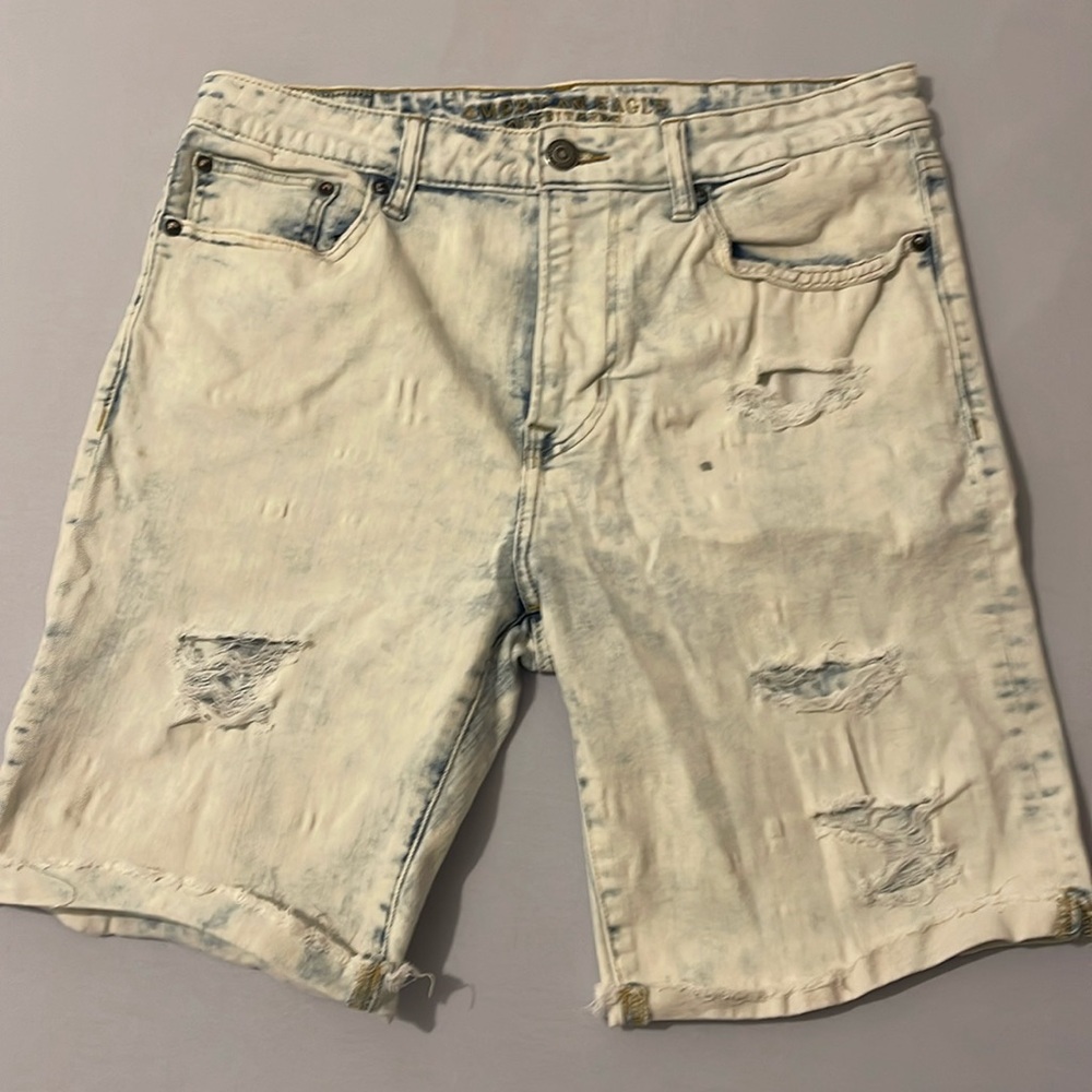 *AMERICAN EAGLE* AirFlex+ Ripped Denim Short
